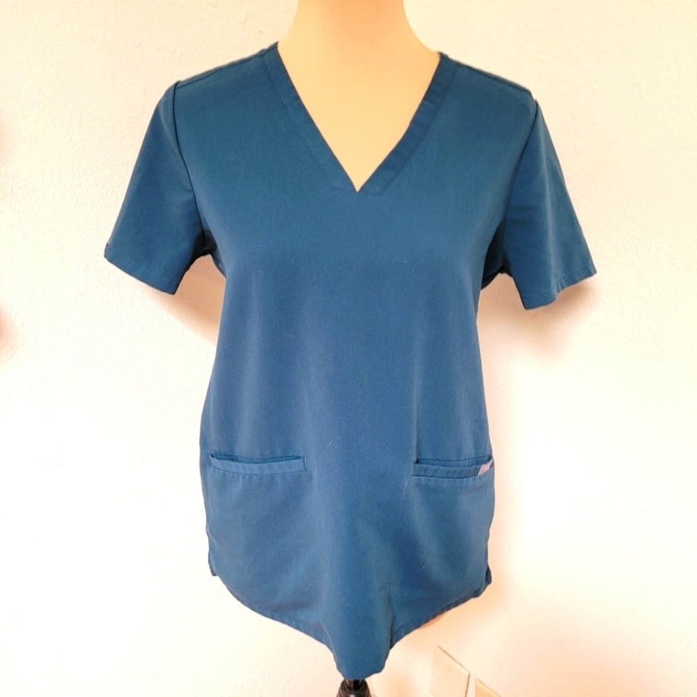 Figs 3 Pocket V Neck Scrub Top